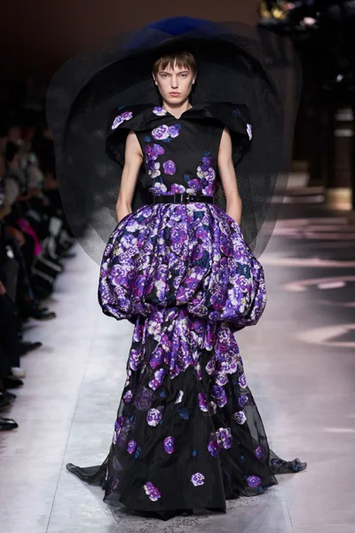 Look 15